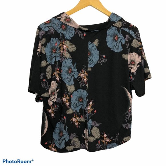 Midnight Bakery Floral Boho Button Front Crop Top - Picture 7 of 7